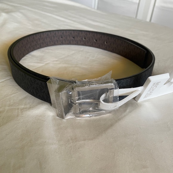 Double Twist Front Belt in Black